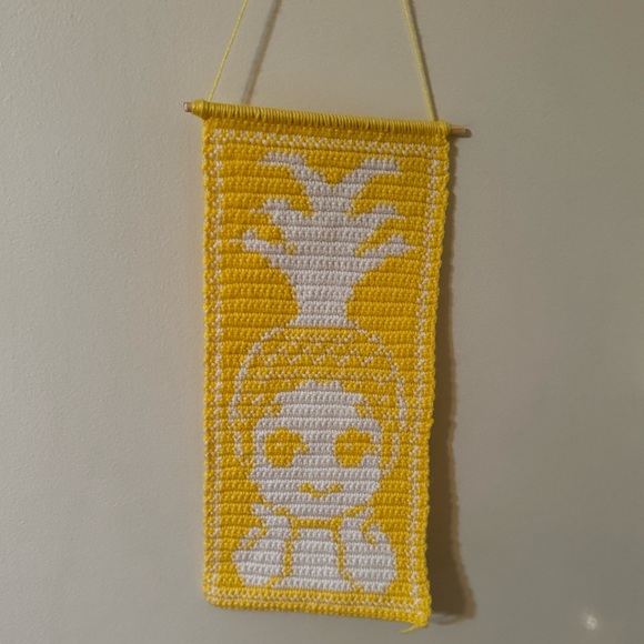 Sonny Angel crochet tapestry - pineapple - Picture 1 of 2